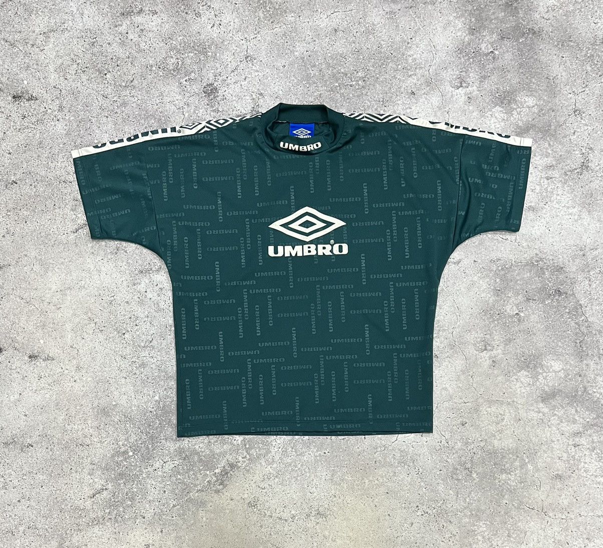 Maillot Umbro Vintage – Streetwear Foot – Taille M – Thème Noël