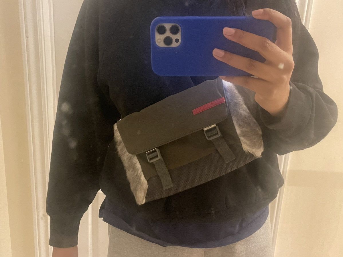 Prada Vintage Prada sport fur crossbody bag Size ONE SIZE - 21 Thumbnail