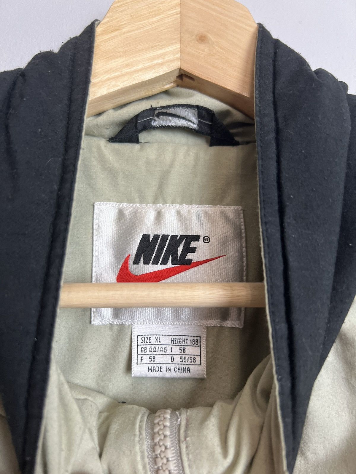 Nike Vintage 90s Nike Big Logo Windbreaker Jacket XL Hype Street Size US XL / EU 56 / 4 - 6 Thumbnail