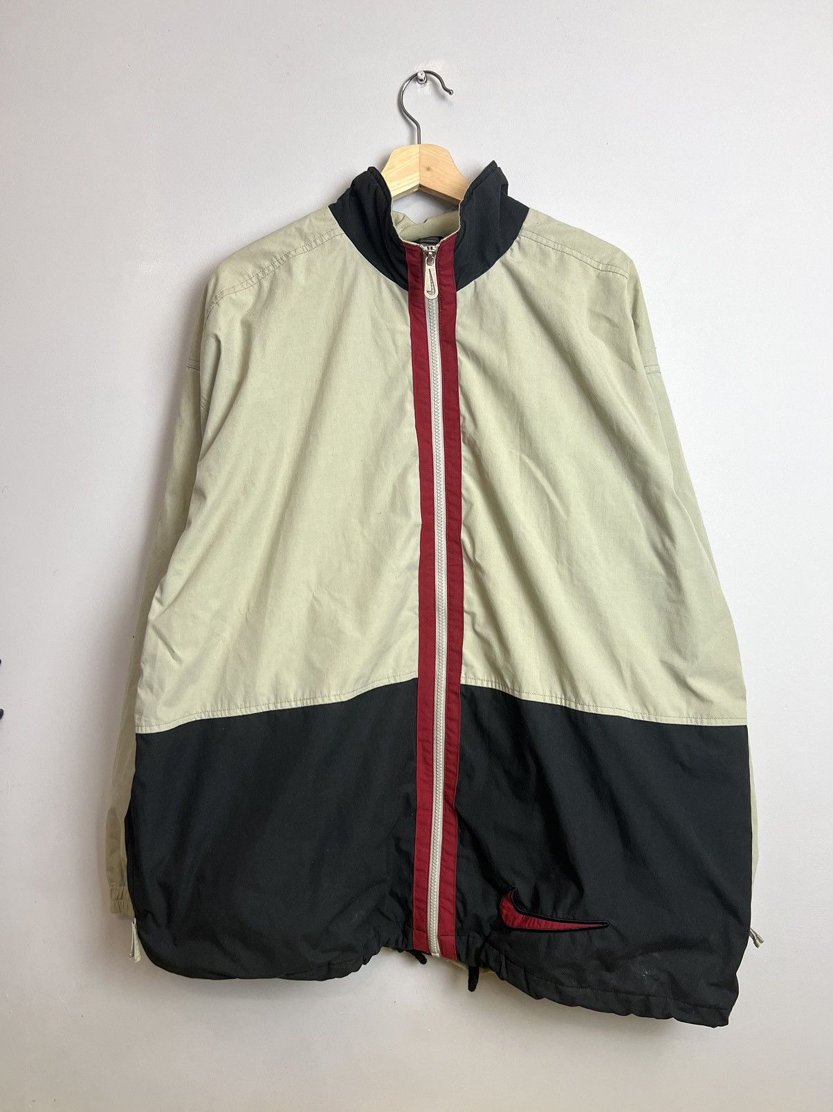 Nike Vintage 90s Nike Big Logo Windbreaker Jacket XL Hype Street Size US XL / EU 56 / 4 - 1 Thumbnail