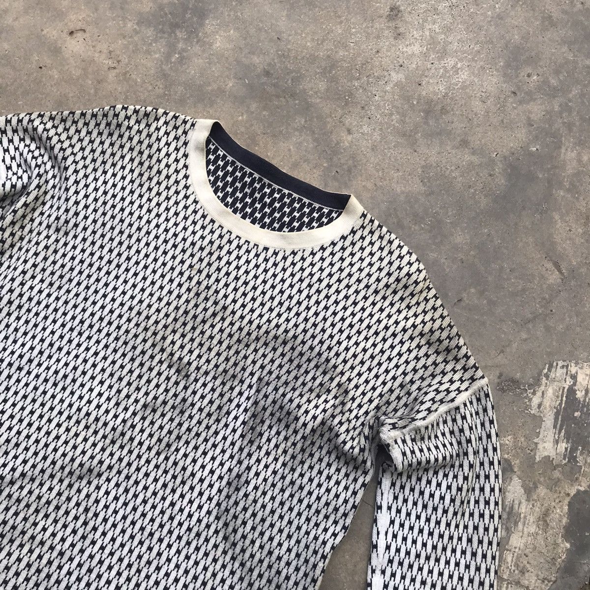 Tommy Hilfiger Vintage Tommy Hilfiger Monogram Reversible “H” Long Sleeve Size US M / EU 48-50 / 2 - 13 Thumbnail