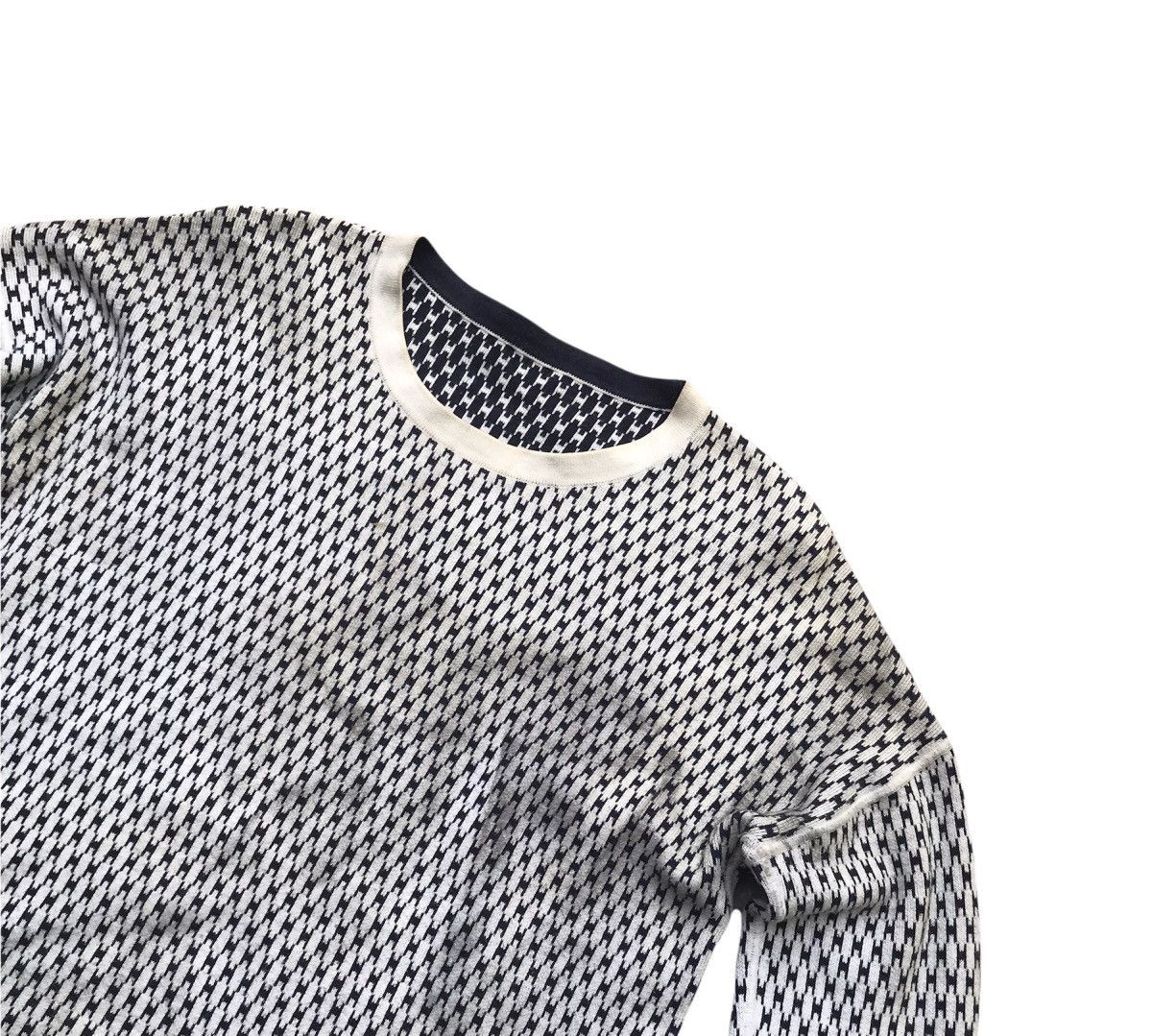 Tommy Hilfiger Vintage Tommy Hilfiger Monogram Reversible “H” Long Sleeve Size US M / EU 48-50 / 2 - 9 Thumbnail