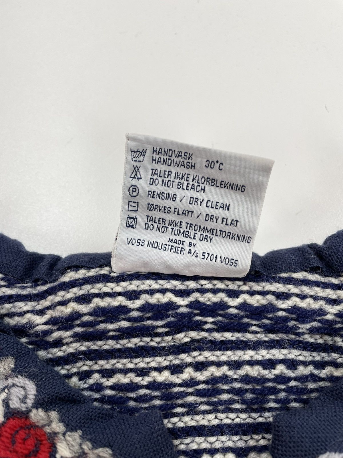 Vintage VOSS wool sweater Unisex size Small oversized Size S / US 4 / IT 40 - 8 Thumbnail