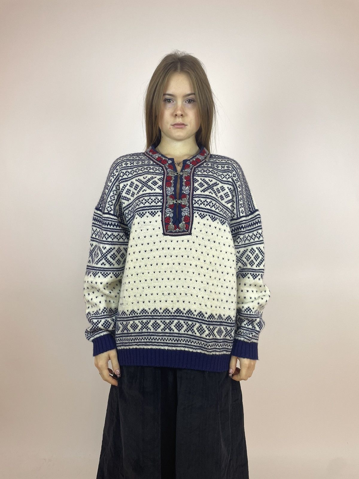 Vintage VOSS wool sweater Unisex size Small oversized Size S / US 4 / IT 40 - 1 Thumbnail
