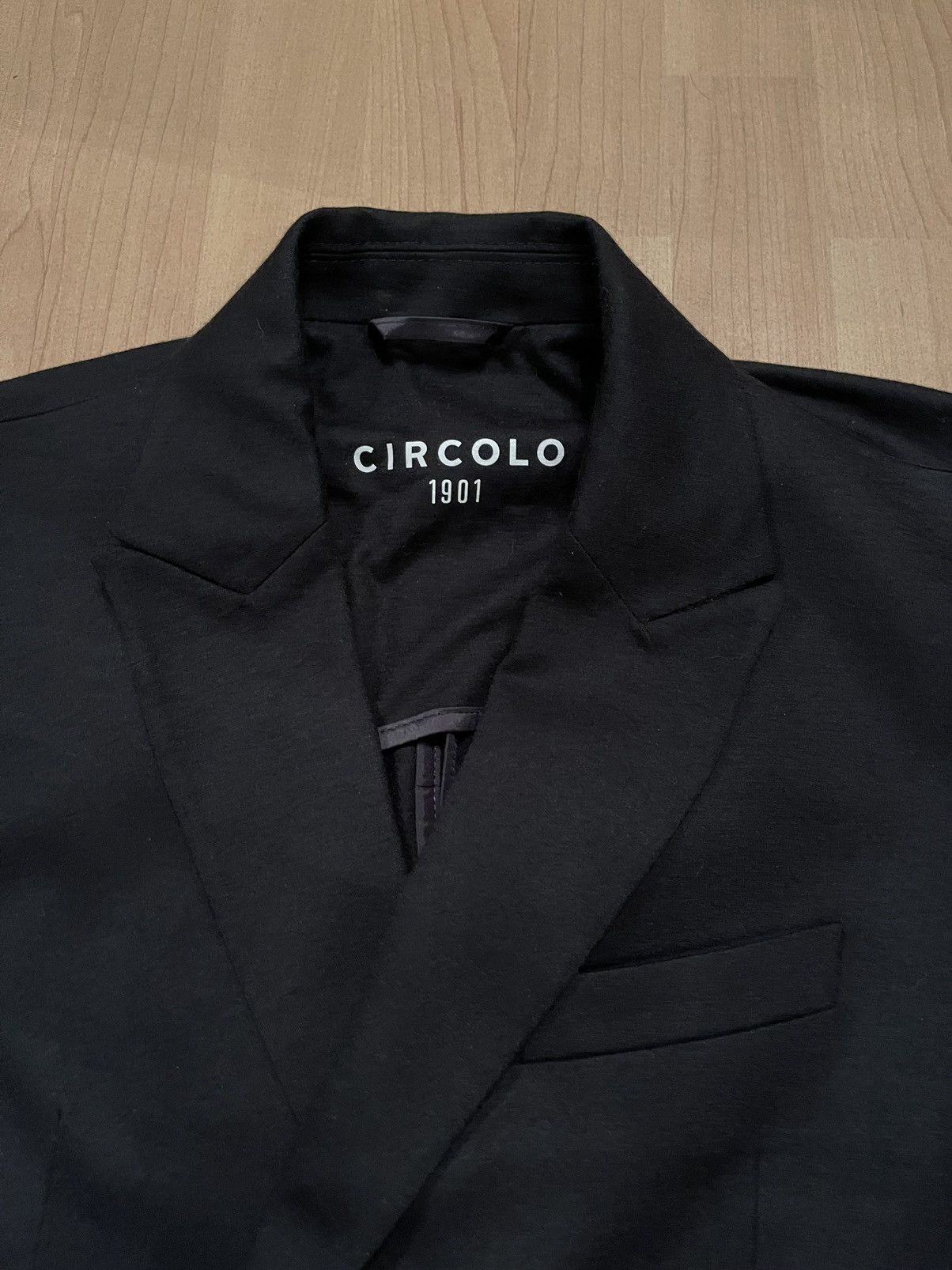Circolo 1901 Circolo 1901 cashmere + wool dark blazer Size 54R - 7 Thumbnail