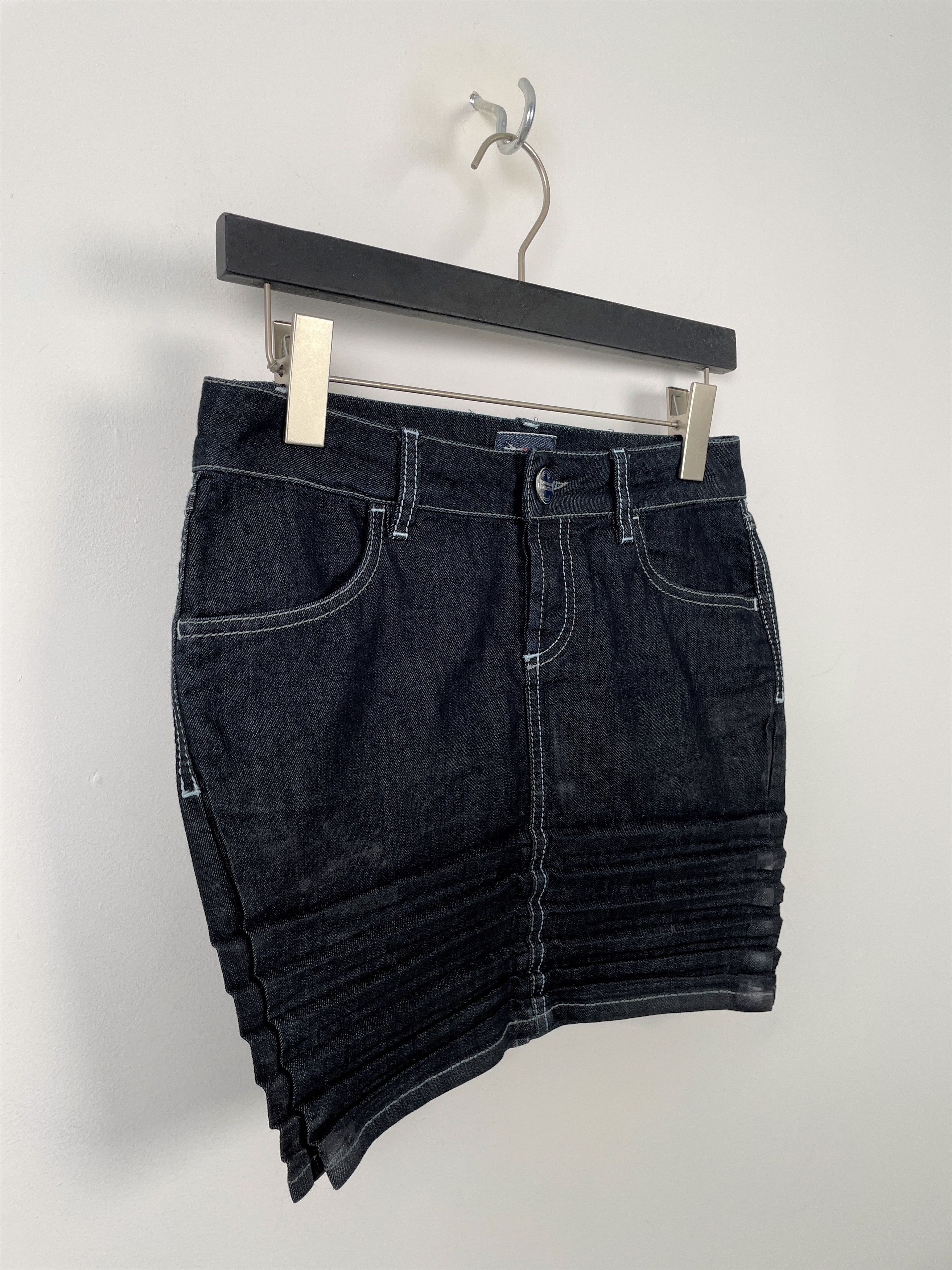 Jean Paul Gaultier Jean's Paul Gaultier Y2K Crimped Denim Low-Rise Mini-Skirt Size 26" / US 2 / IT 38 - 13 Thumbnail