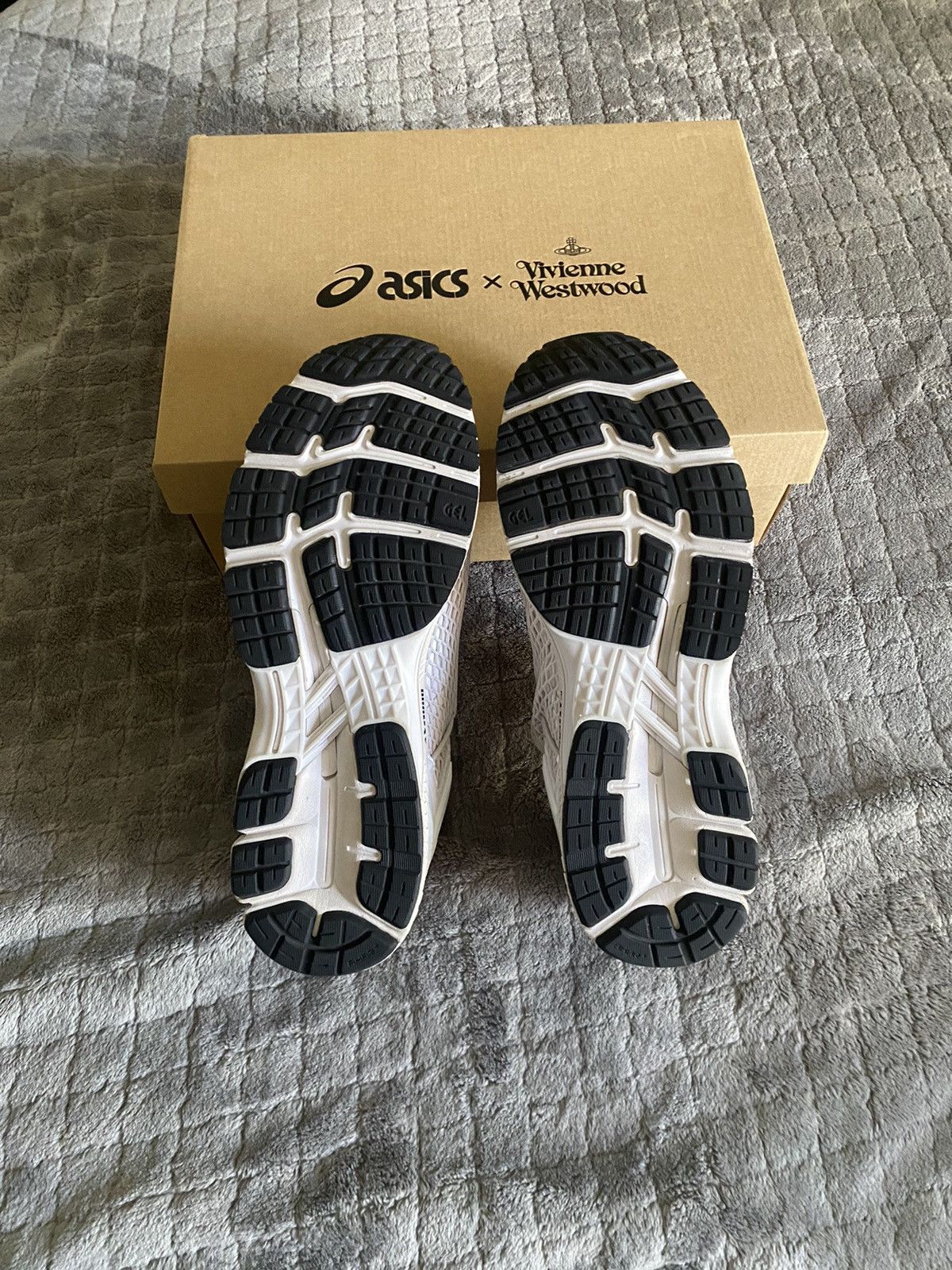 Asics × Vivienne Westwood Vivienne Westwood x ASICS GEL-KAYANO 26 Size US 11 / EU 44 - 8 Thumbnail