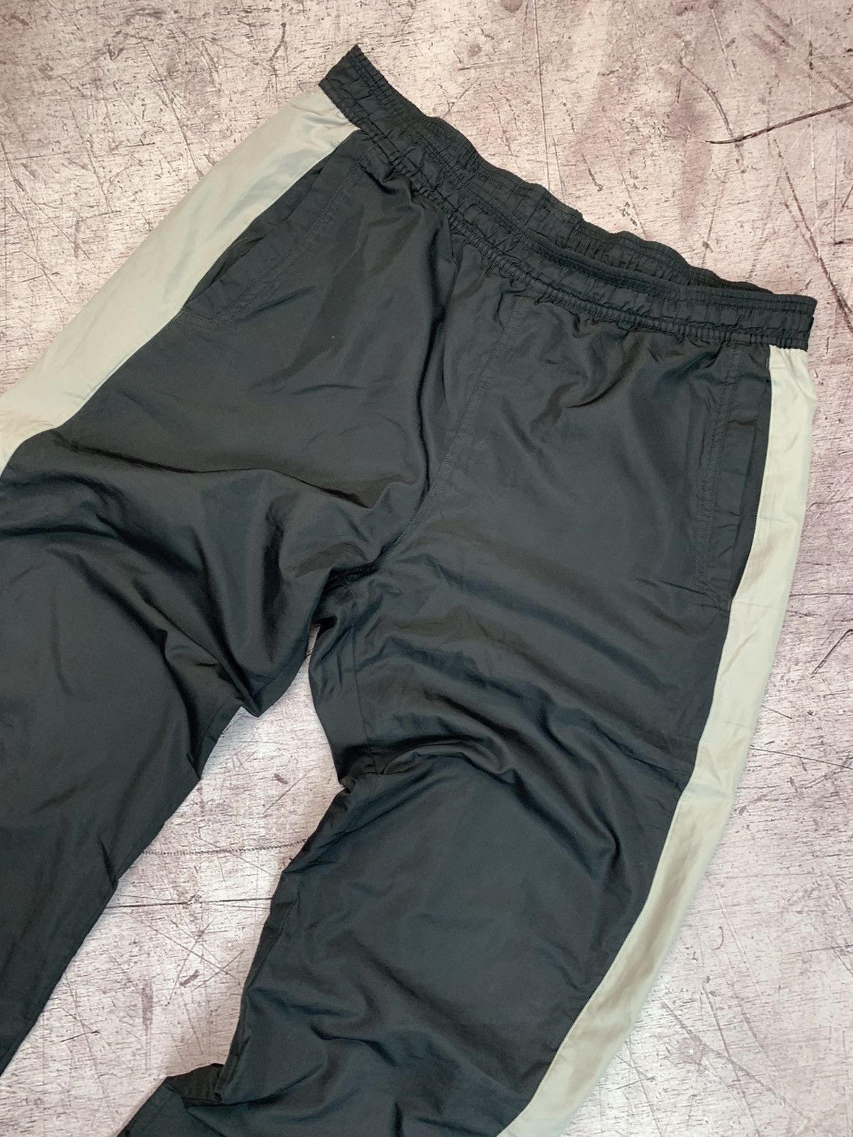 Adidas × Vintage Adidas Vintage Mens Nylon Track Pants Drill Y2K Size US 32 / EU 48 - 3 Thumbnail