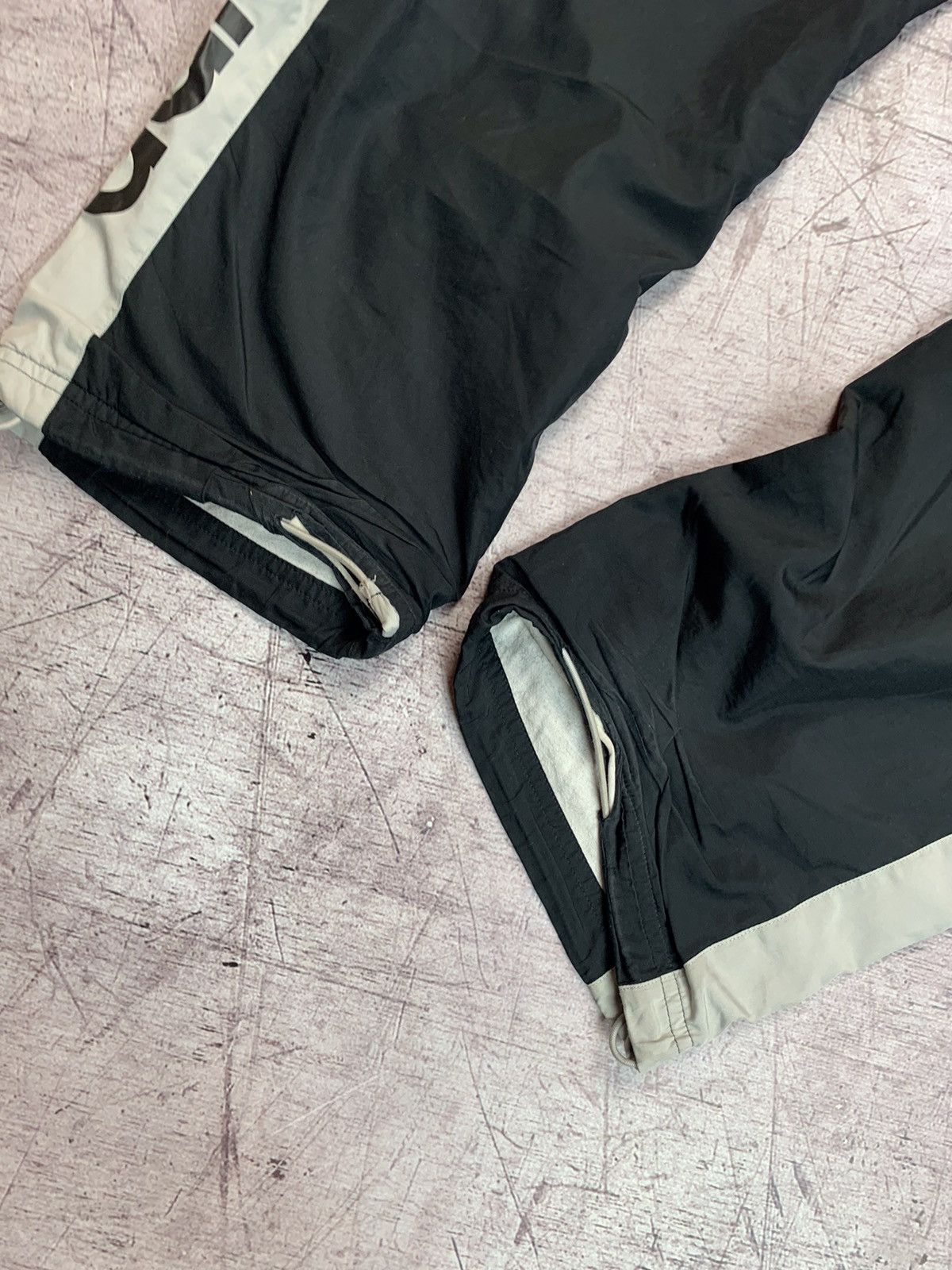Adidas × Vintage Adidas Vintage Mens Nylon Track Pants Drill Y2K Size US 32 / EU 48 - 8 Thumbnail