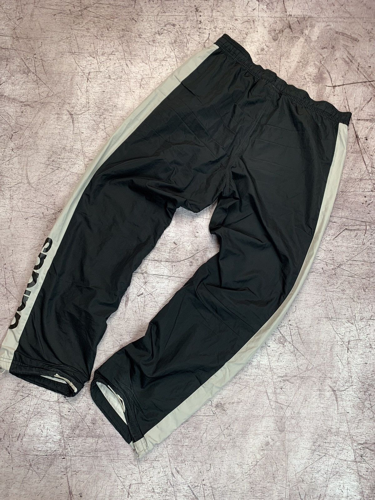 Adidas × Vintage Adidas Vintage Mens Nylon Track Pants Drill Y2K Size US 32 / EU 48 - 2 Thumbnail