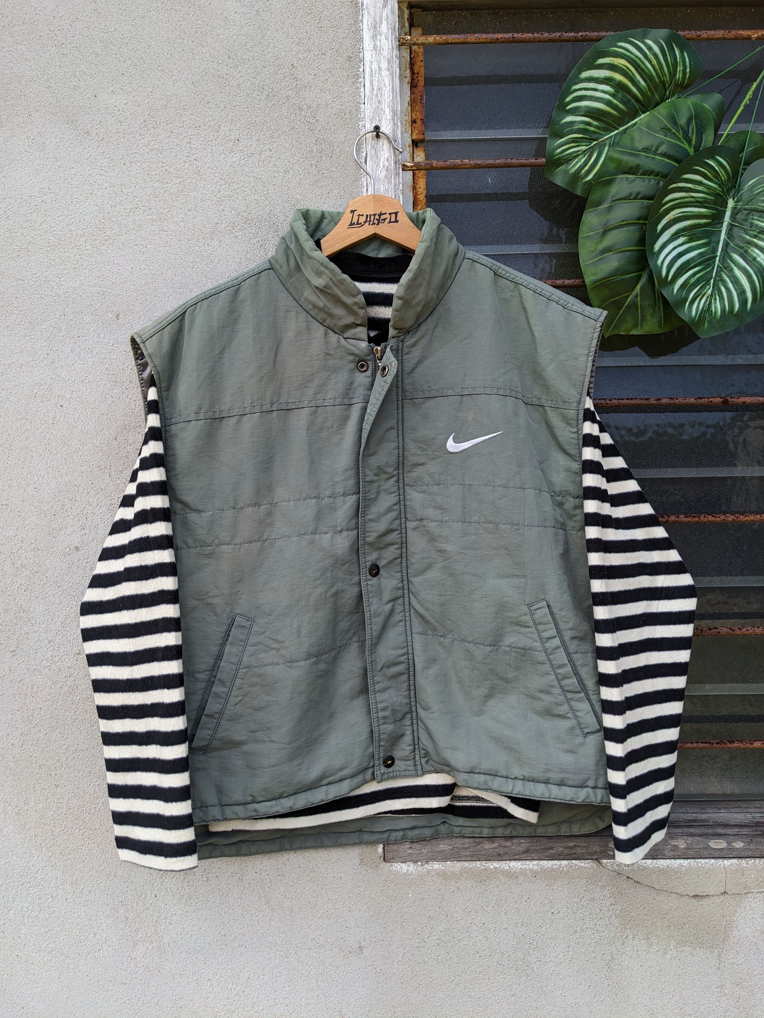 Image of Nike Puffer Vest Jacket in Army Green, Men's (Size XL)