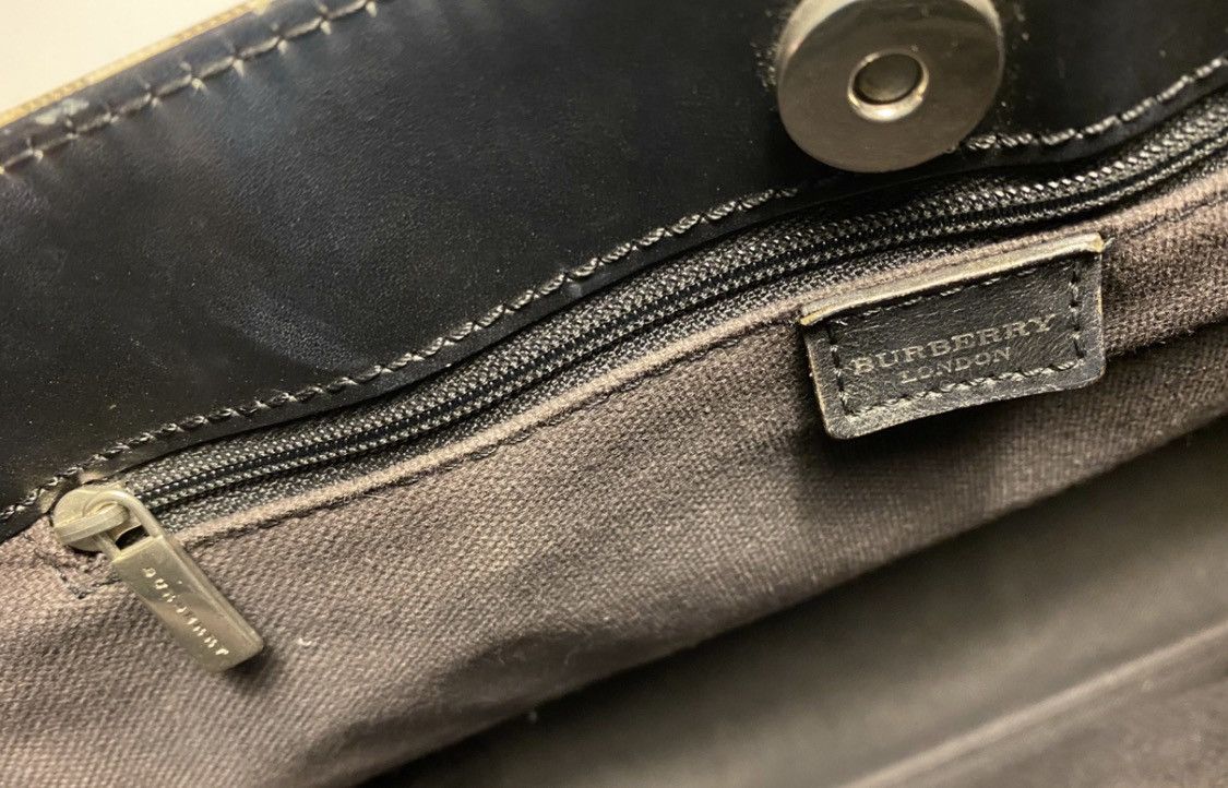 Burberry medium tote