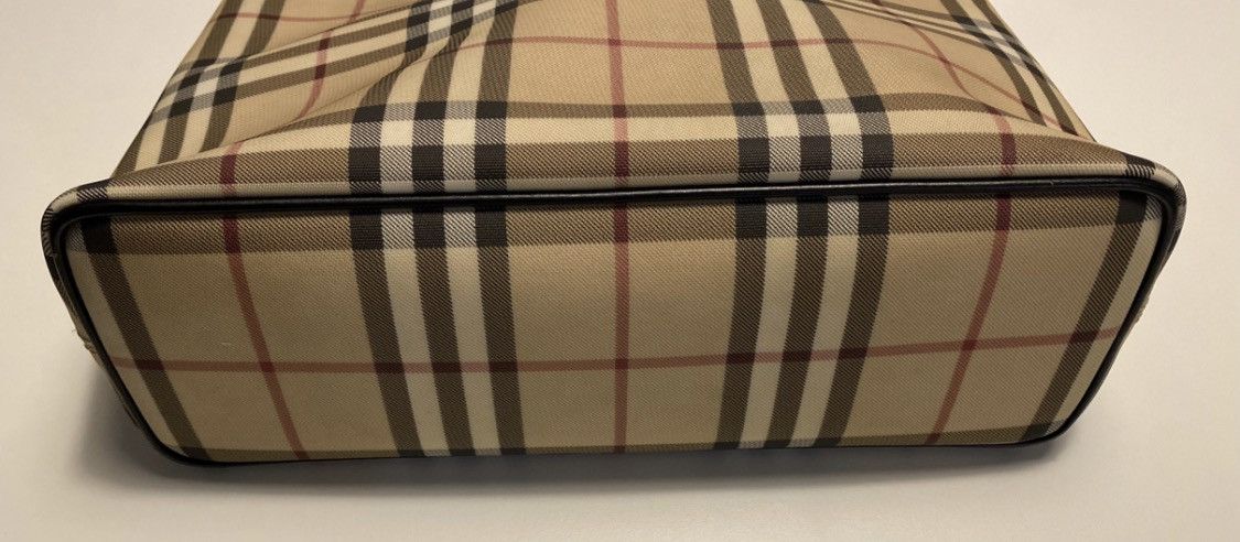 Burberry medium tote