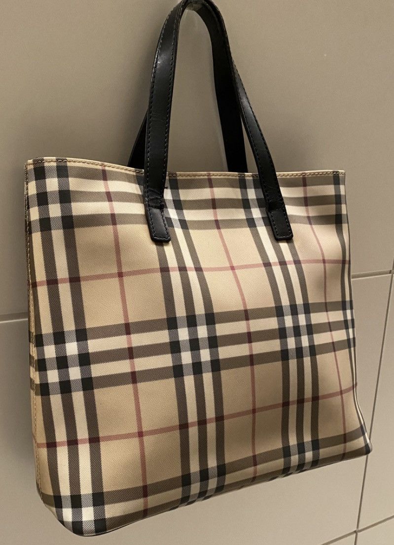 Burberry medium tote