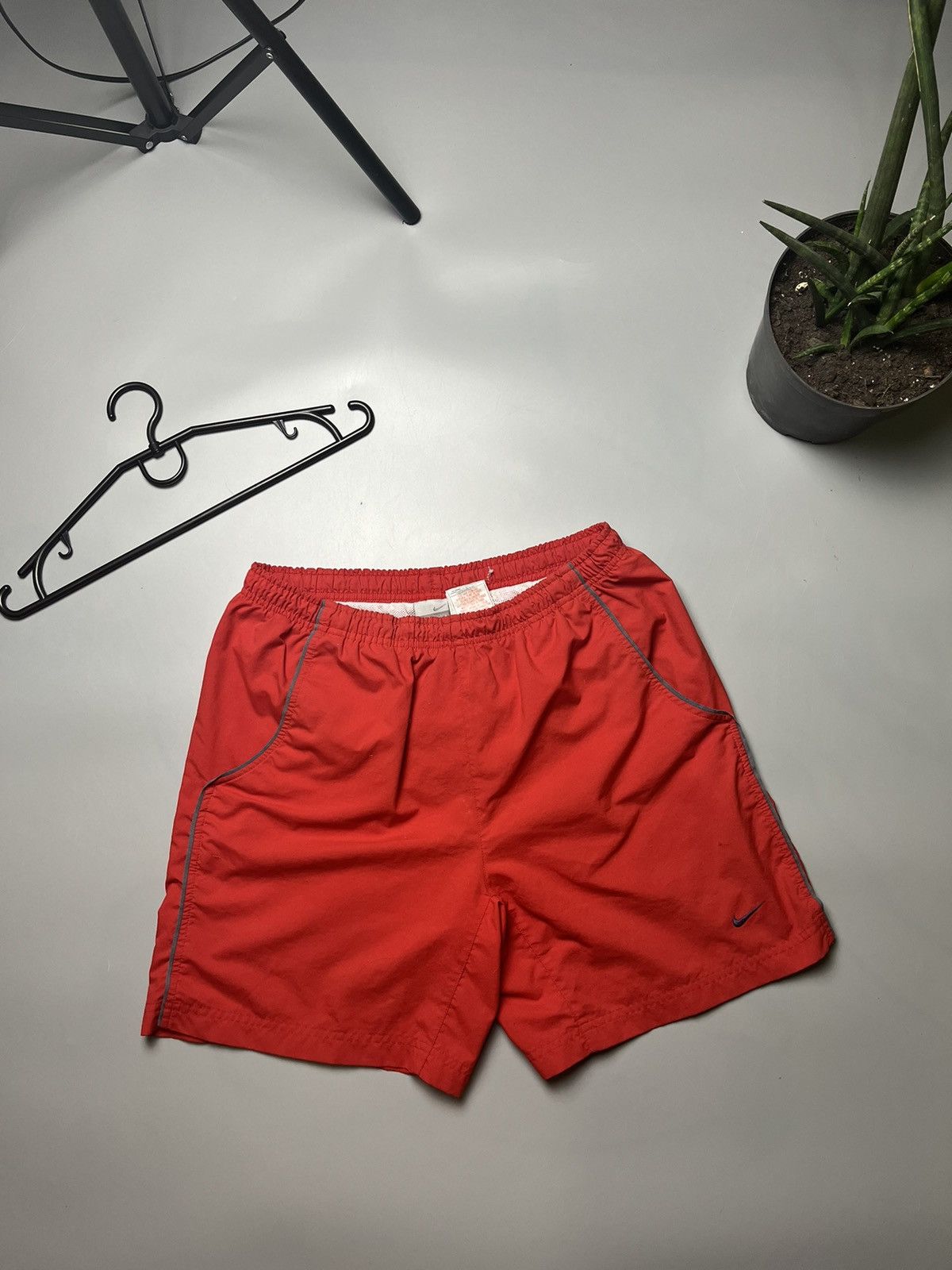 Nike Vintage Nike shorts streetwear swoosh casual y2k size M Size US 32 / EU 48 - 2 Thumbnail