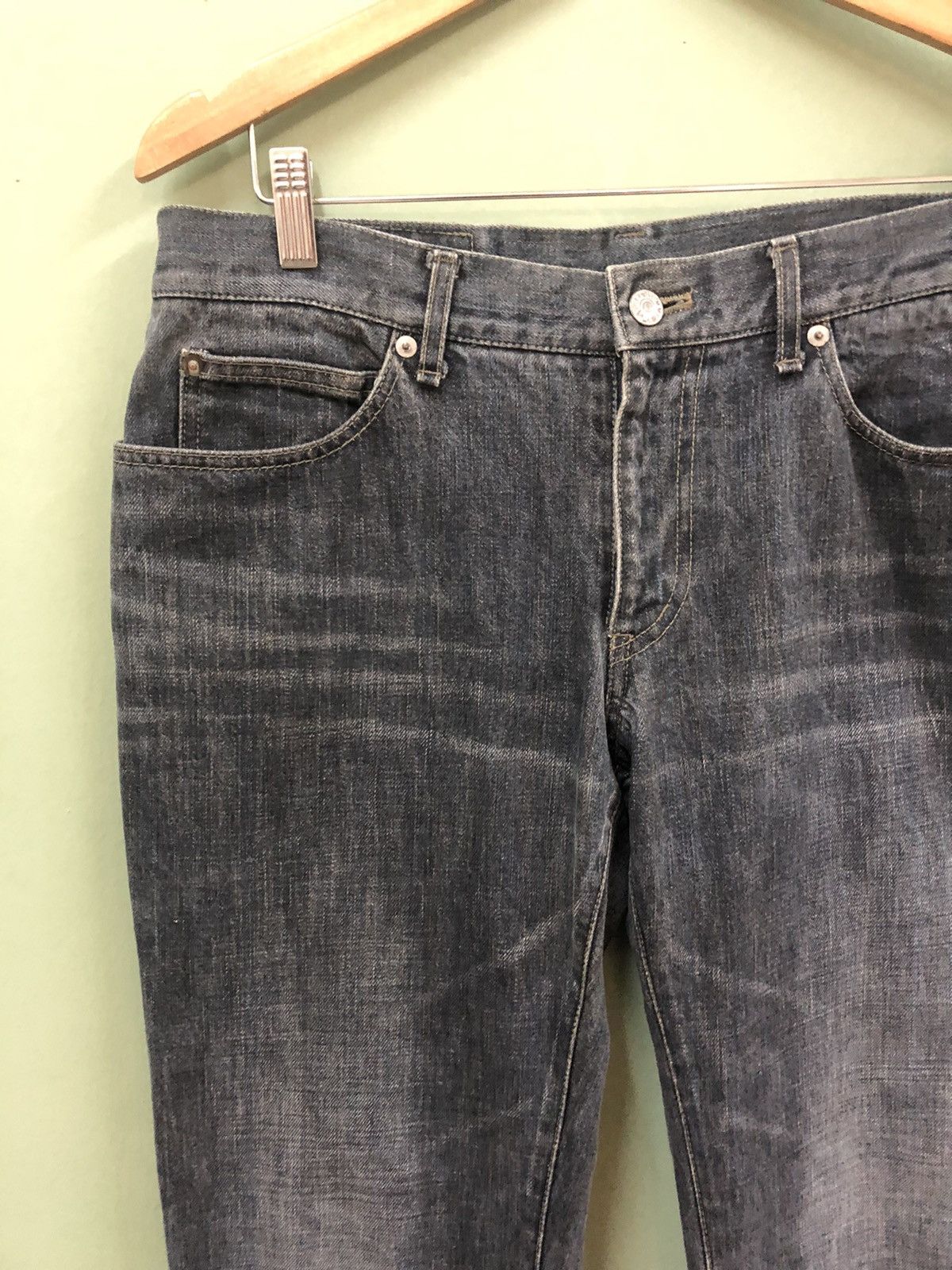 Issey Miyake TÊTE HOMME - STRAIGHT FIT MEDIUM WASH DISTRESS JEANS Size US 32 / EU 48 - 9 Thumbnail