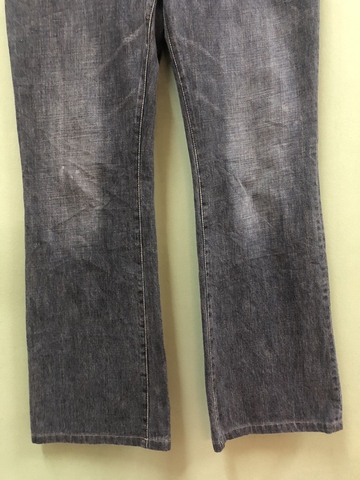 Issey Miyake TÊTE HOMME - STRAIGHT FIT MEDIUM WASH DISTRESS JEANS Size US 32 / EU 48 - 8 Thumbnail