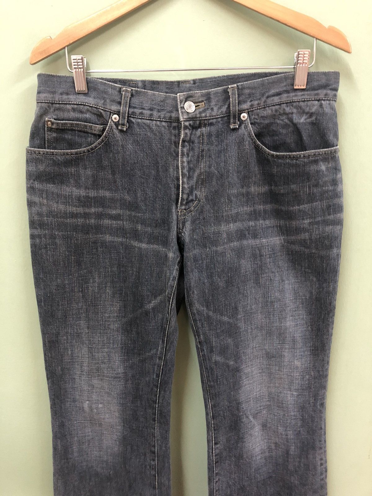 Issey Miyake TÊTE HOMME - STRAIGHT FIT MEDIUM WASH DISTRESS JEANS Size US 32 / EU 48 - 7 Thumbnail