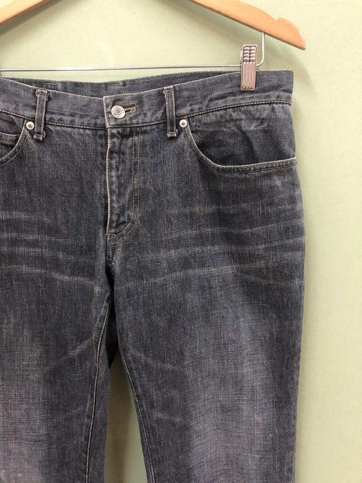 Issey Miyake TÊTE HOMME - STRAIGHT FIT MEDIUM WASH DISTRESS JEANS Size US 32 / EU 48 - 10 Thumbnail
