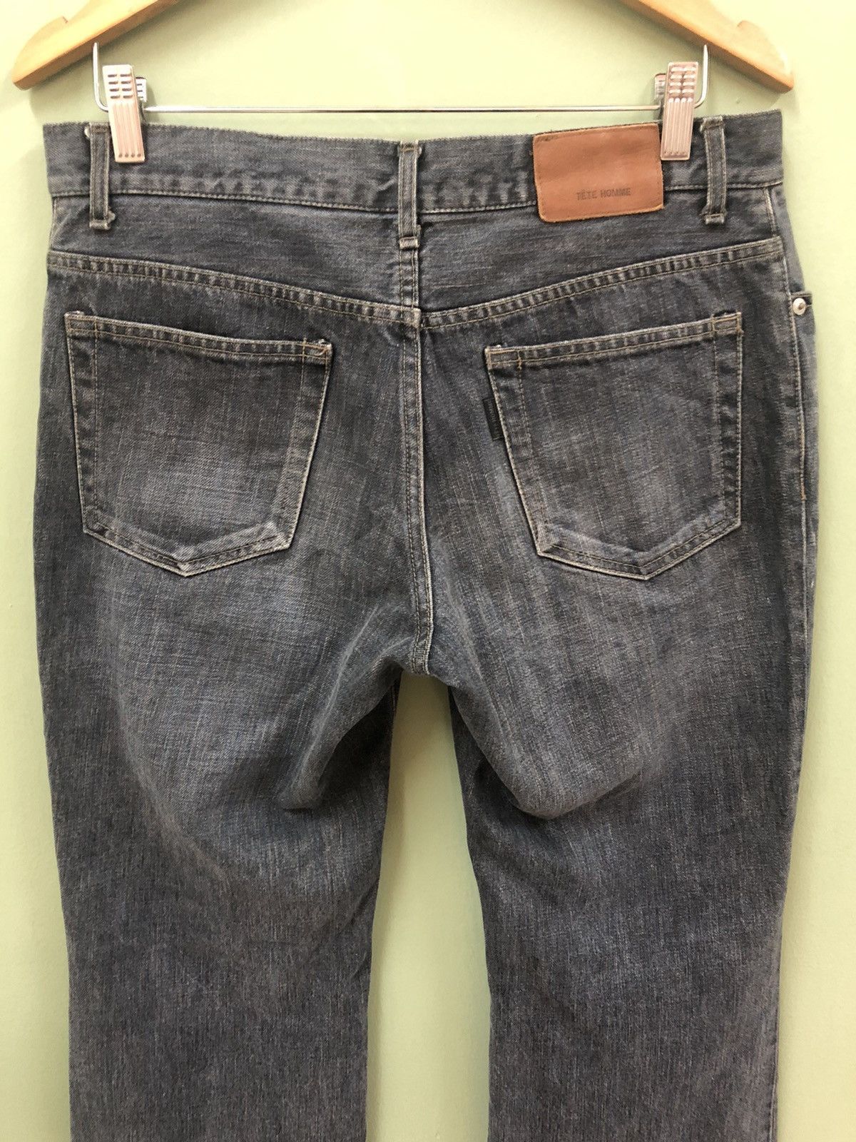 Issey Miyake TÊTE HOMME - STRAIGHT FIT MEDIUM WASH DISTRESS JEANS Size US 32 / EU 48 - 1 Thumbnail