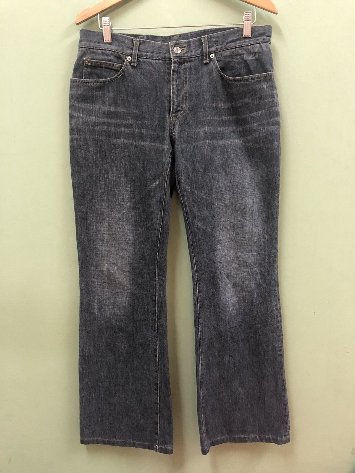 Issey Miyake TÊTE HOMME - STRAIGHT FIT MEDIUM WASH DISTRESS JEANS Size US 32 / EU 48 - 6 Thumbnail