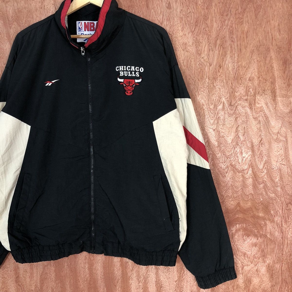 NBA × Reebok Vintage 90s Chicago Bulls Reebok Windbreaker Size US L / EU 52-54 / 3 - 6 Thumbnail