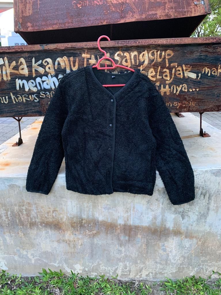 image of Uniqlo Cardigan Sherpa Fleece Button in Black, Men's (Size Small)