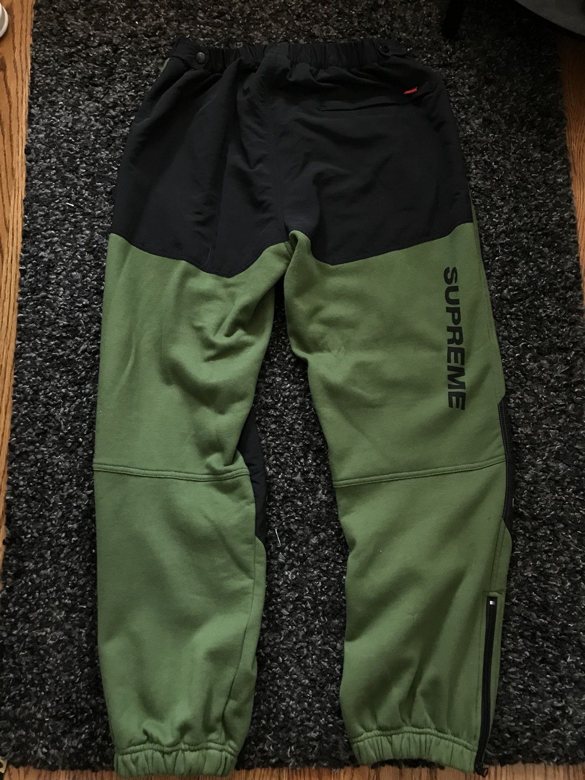 Supreme × The North Face Bronze Green Steep Tech Sweatpants size M Size US 32 / EU 48 - 2 Thumbnail