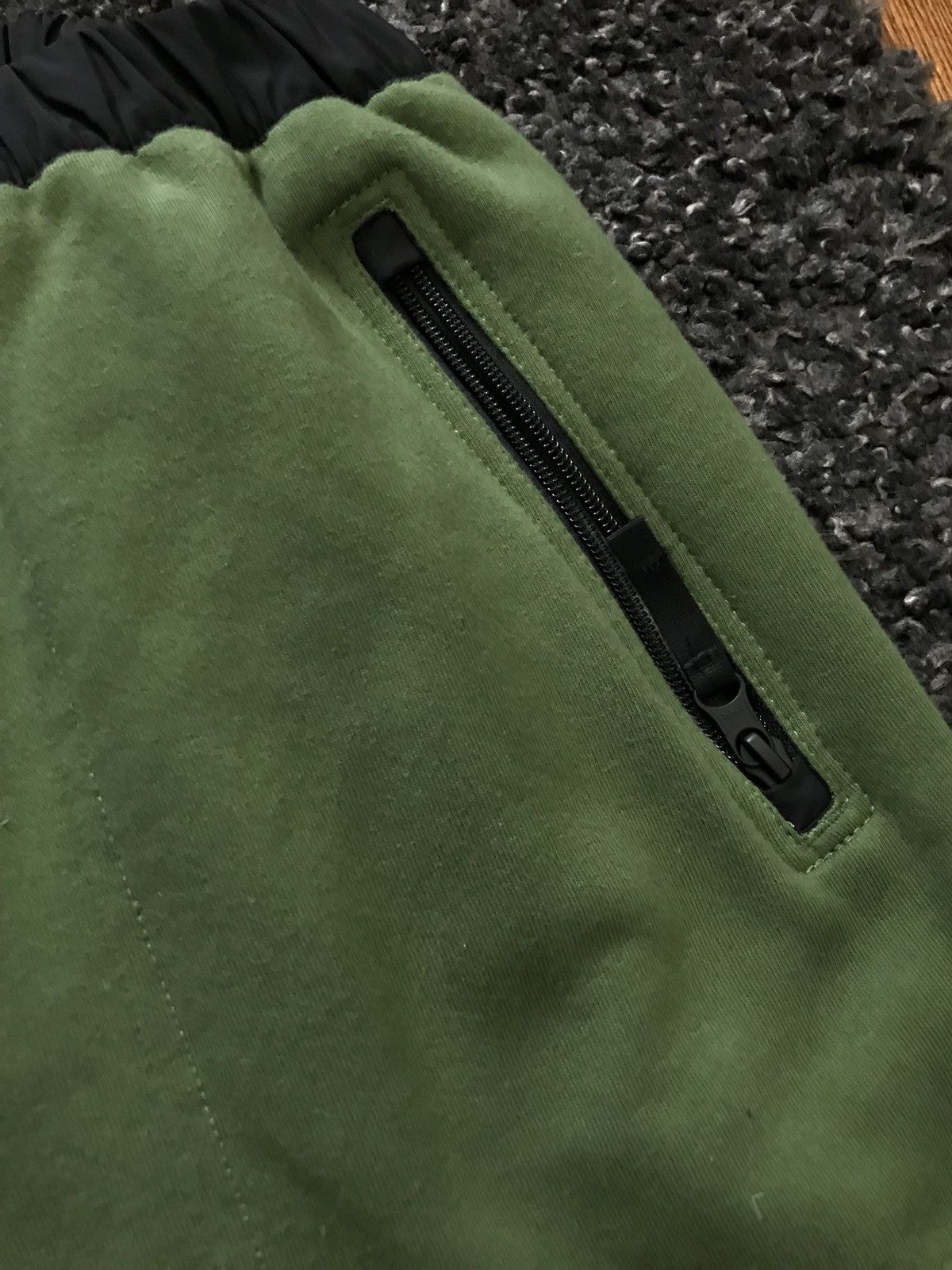 Supreme × The North Face Bronze Green Steep Tech Sweatpants size M Size US 32 / EU 48 - 5 Thumbnail