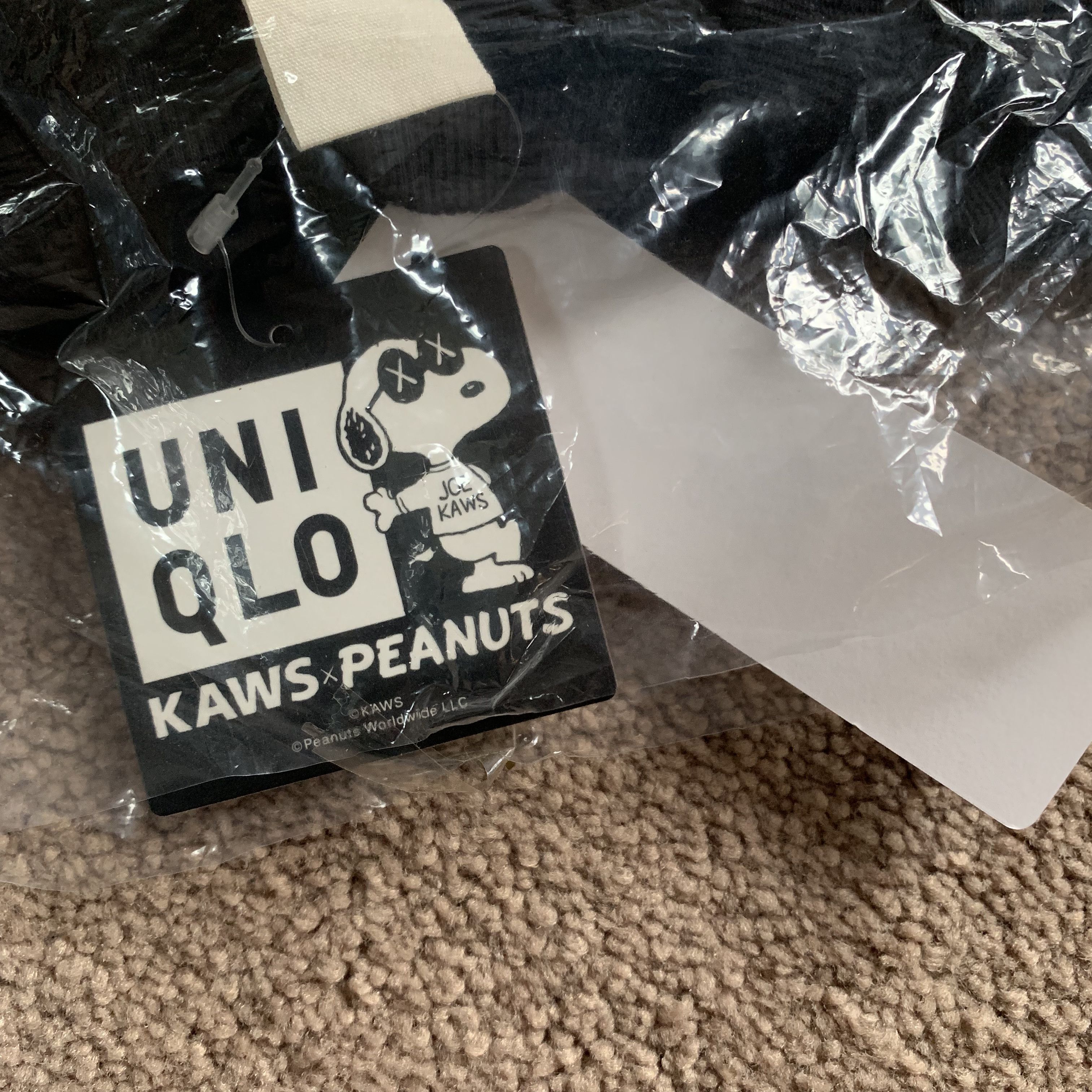 Kaws × Uniqlo Snoopy Crew neck Black Size US S / EU 44-46 / 1 - 4 Thumbnail