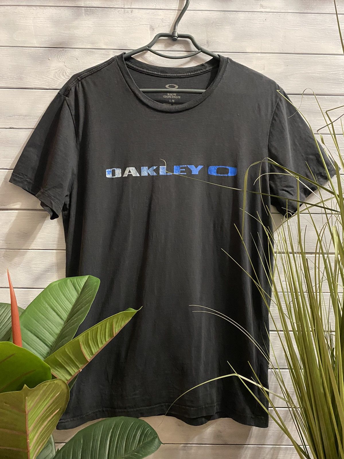 Oakley Rare Vintage T-shirt Oakley big logo. Japan Outdoor style. Size US L / EU 52-54 / 3 - 1 Thumbnail