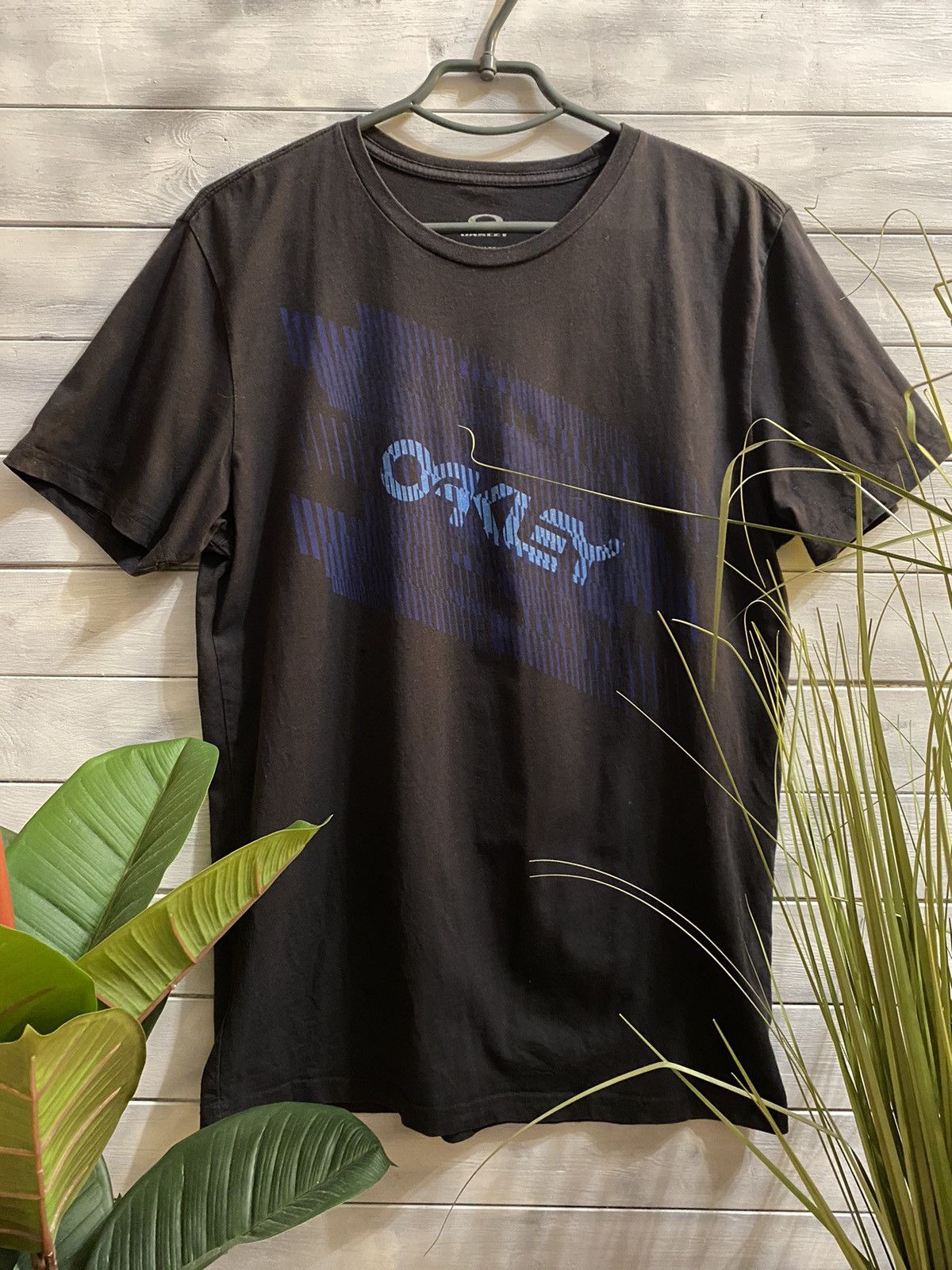 Oakley Vintage T-shirt Oakley big logo. Size US L / EU 52-54 / 3 - 1 Thumbnail