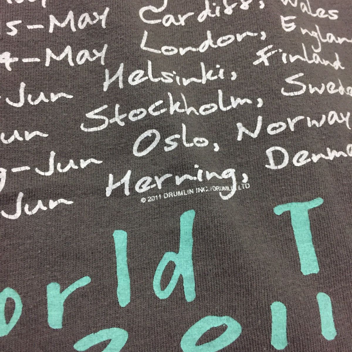 Band Tees Eric Clapton World Tour 2011 Tee ©️2011 Drumlin Size US L / EU 52-54 / 3 - 12 Thumbnail