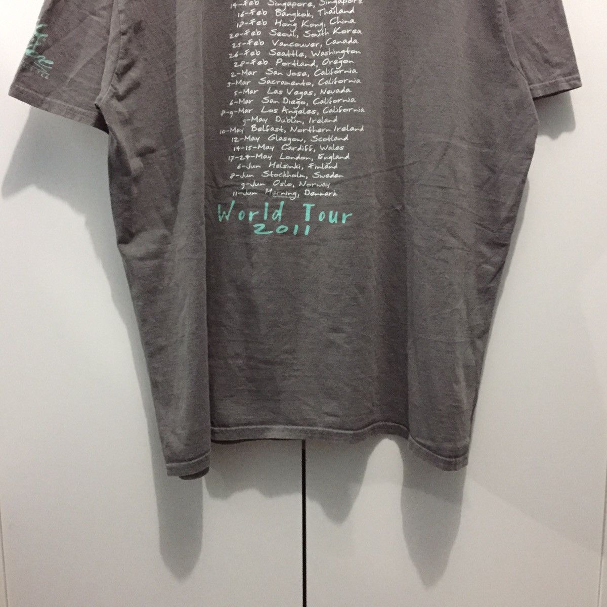 Band Tees Eric Clapton World Tour 2011 Tee ©️2011 Drumlin Size US L / EU 52-54 / 3 - 10 Thumbnail