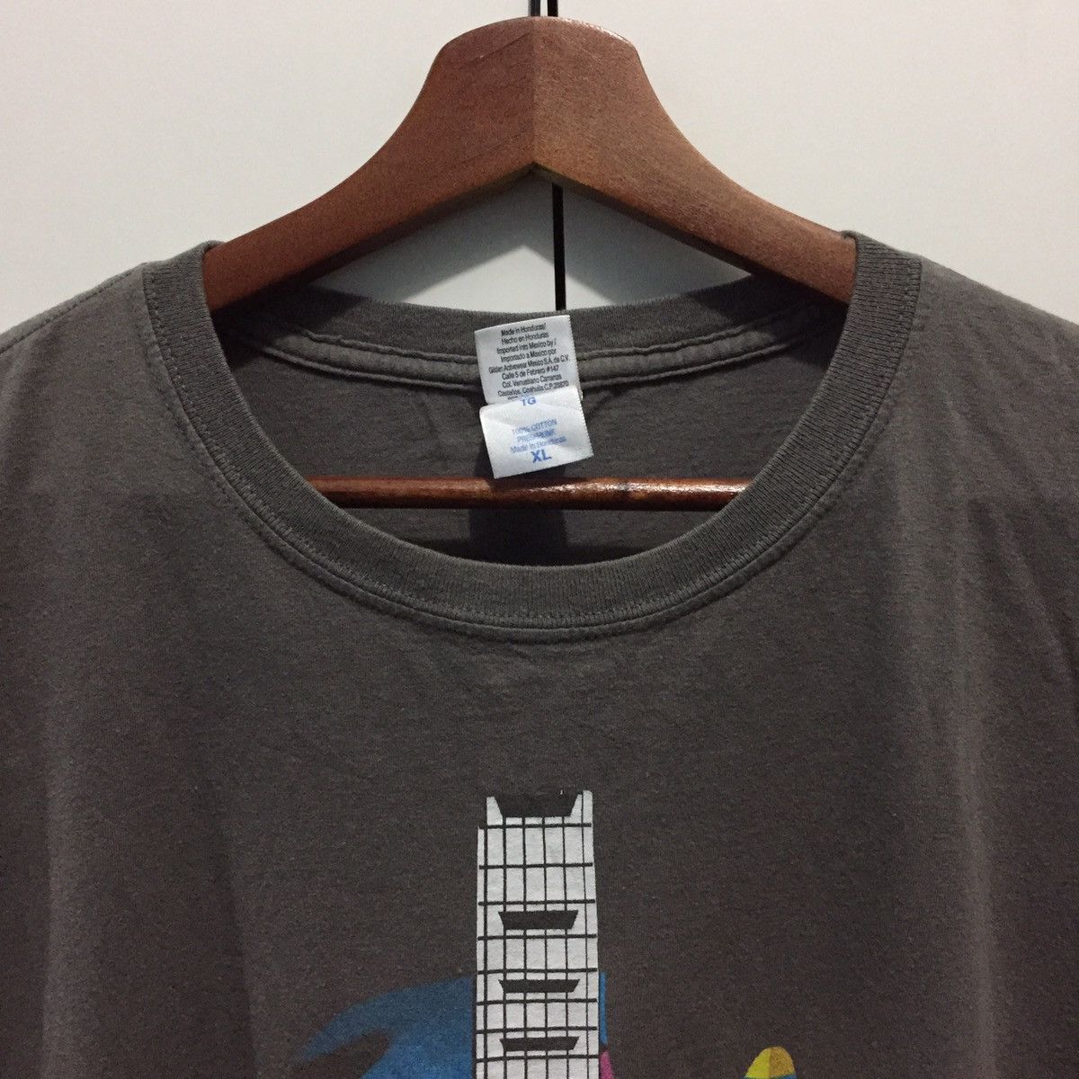 Band Tees Eric Clapton World Tour 2011 Tee ©️2011 Drumlin Size US L / EU 52-54 / 3 - 4 Thumbnail