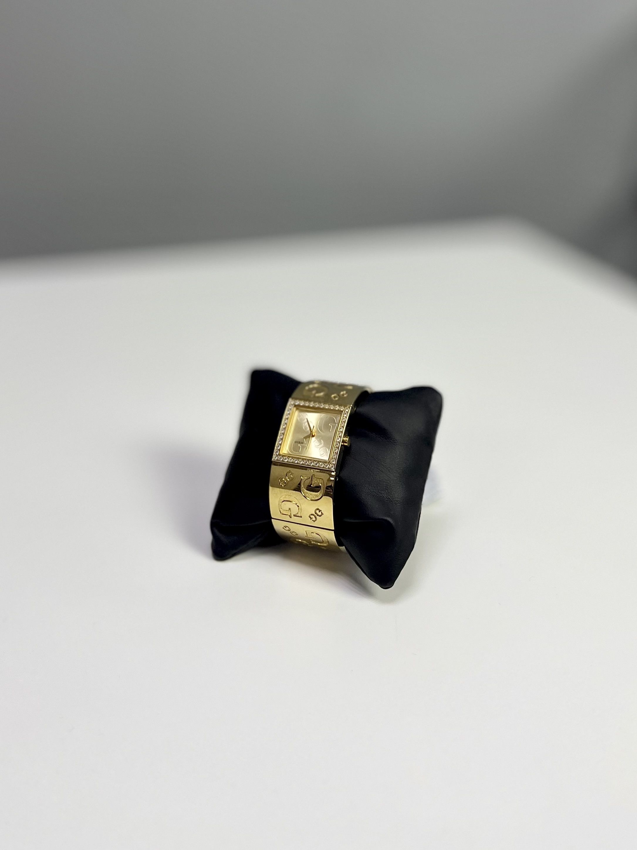 Guess GUESS LADIES GOLD BRACELET ANALOGUE WRISTWATCH WATCH Size ONE SIZE - 1 Thumbnail