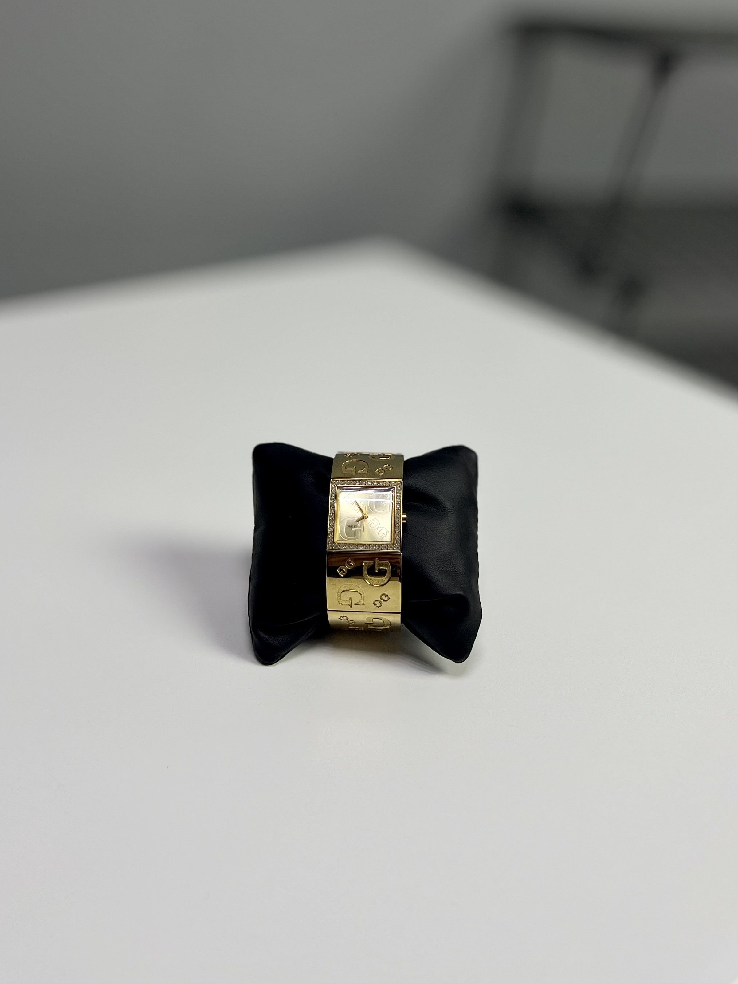 Guess GUESS LADIES GOLD BRACELET ANALOGUE WRISTWATCH WATCH Size ONE SIZE - 2 Thumbnail