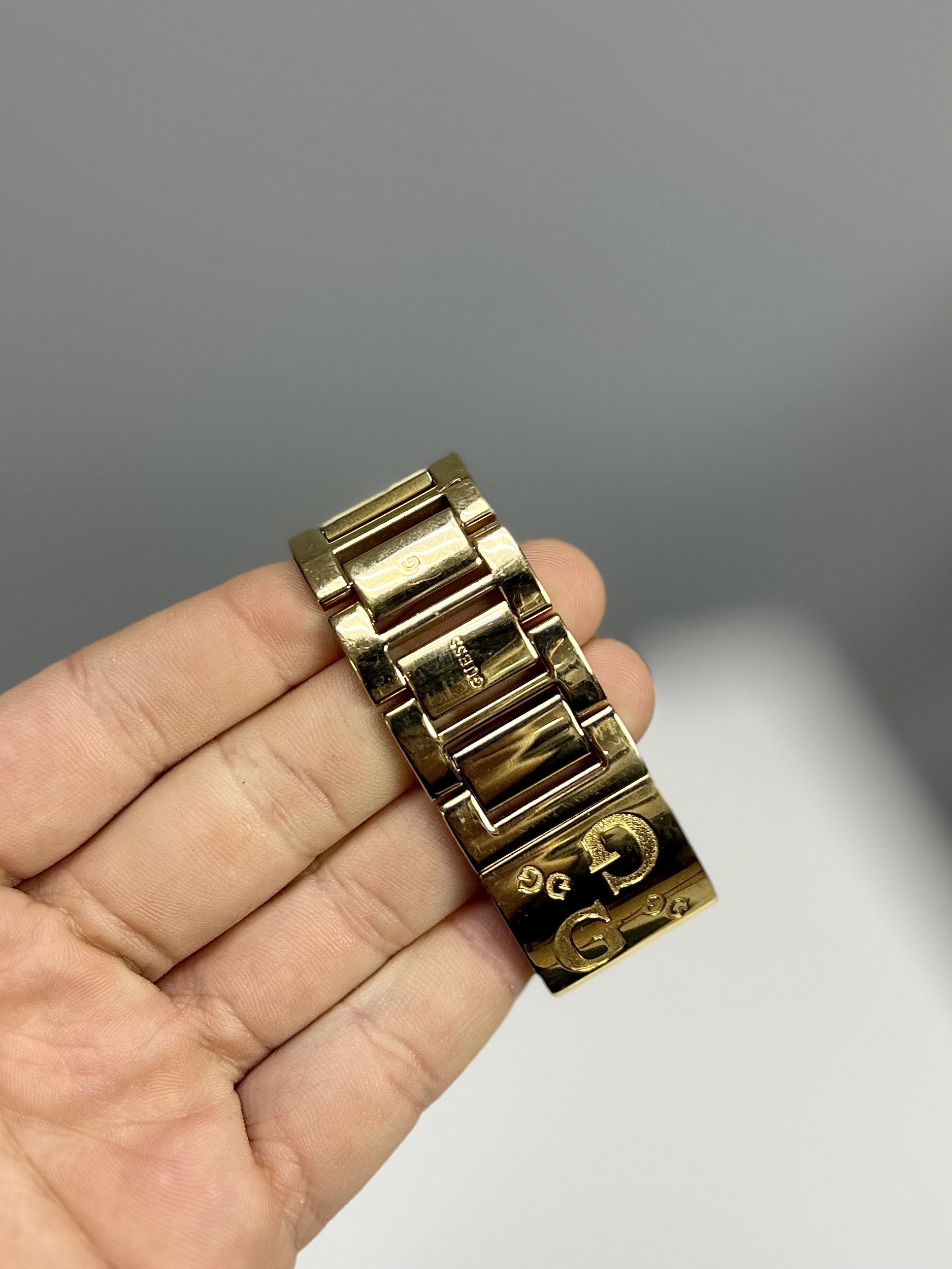 Guess GUESS LADIES GOLD BRACELET ANALOGUE WRISTWATCH WATCH Size ONE SIZE - 6 Thumbnail