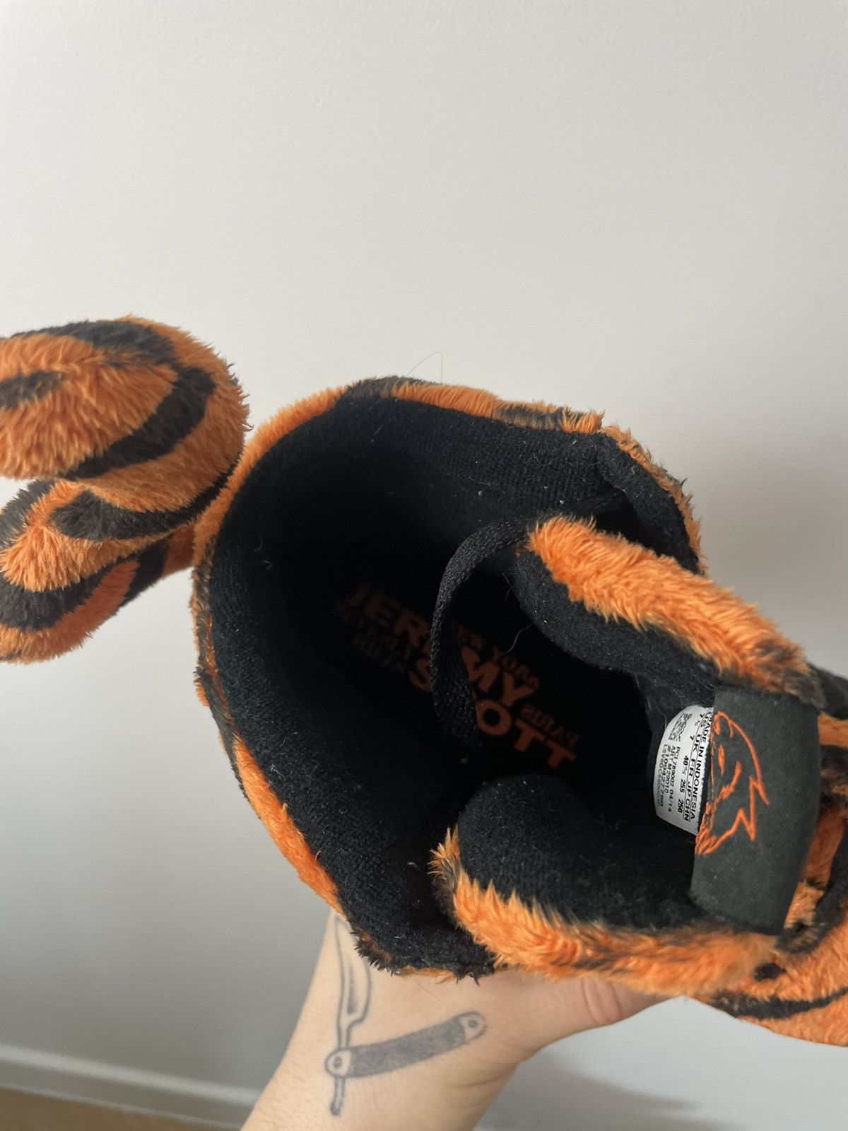 Adidas 🦁 Adidas Jeremy Scott Tiger Orange Cheetos High Sneakers Fur Size US 7.5 / EU 40-41 - 6 Thumbnail