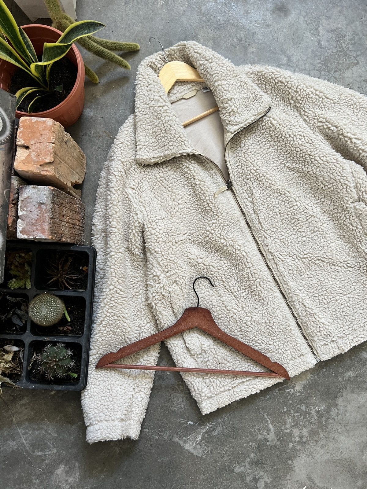 Japanese Brand × Undercover × Uniqlo STEALS 🏴‍☠️🖤 Undercover UUU X Uniqlo DeeP Pile Sherpa Jacket Size US XL / EU 56 / 4 - 18 Thumbnail