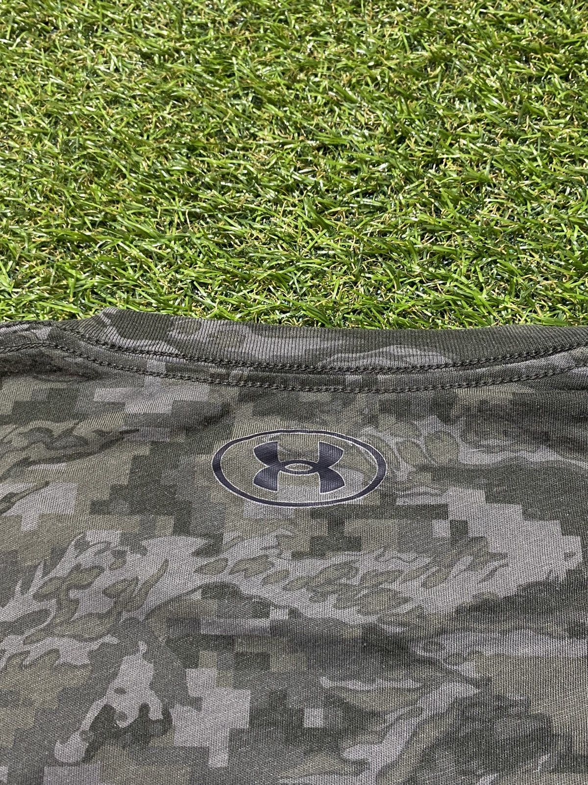 Under Armour Vintage Y2k Under Armour tee camouflage streetwear size L Size US L / EU 52-54 / 3 - 3 Thumbnail