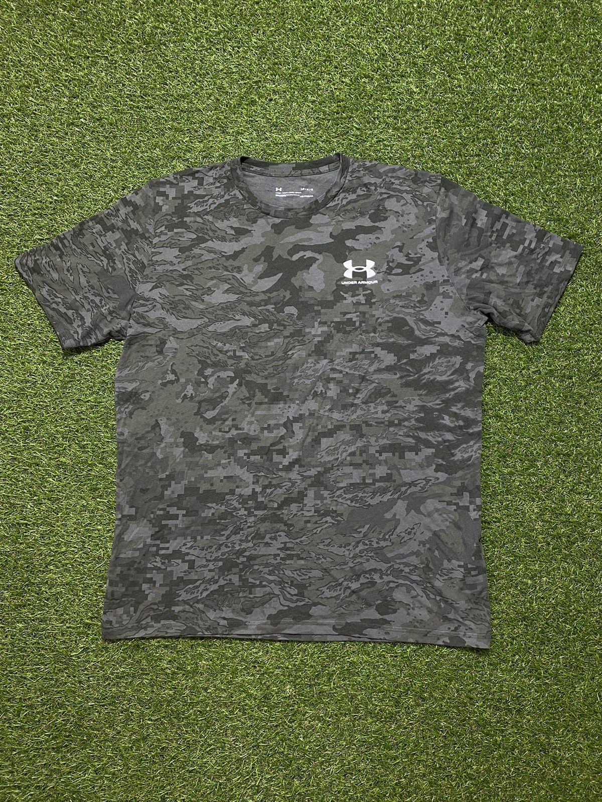 Under Armour Vintage Y2k Under Armour tee camouflage streetwear size L Size US L / EU 52-54 / 3 - 2 Thumbnail