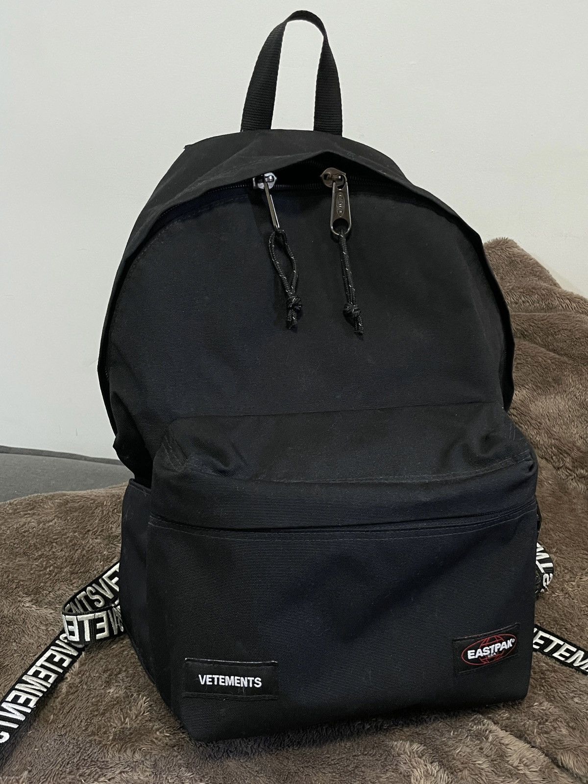 Vetements eastpak sales