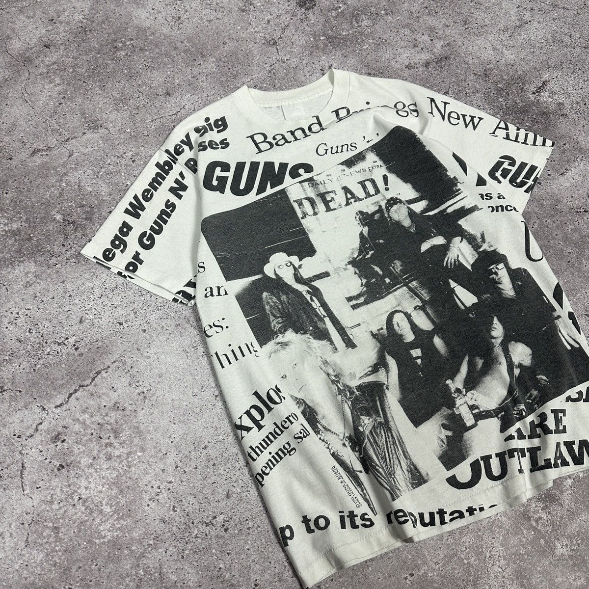 Vintage Vintage 90s Guns & Roses Brockum 1991 Alloverprint tee rock Size US L / EU 52-54 / 3 - 2 Thumbnail