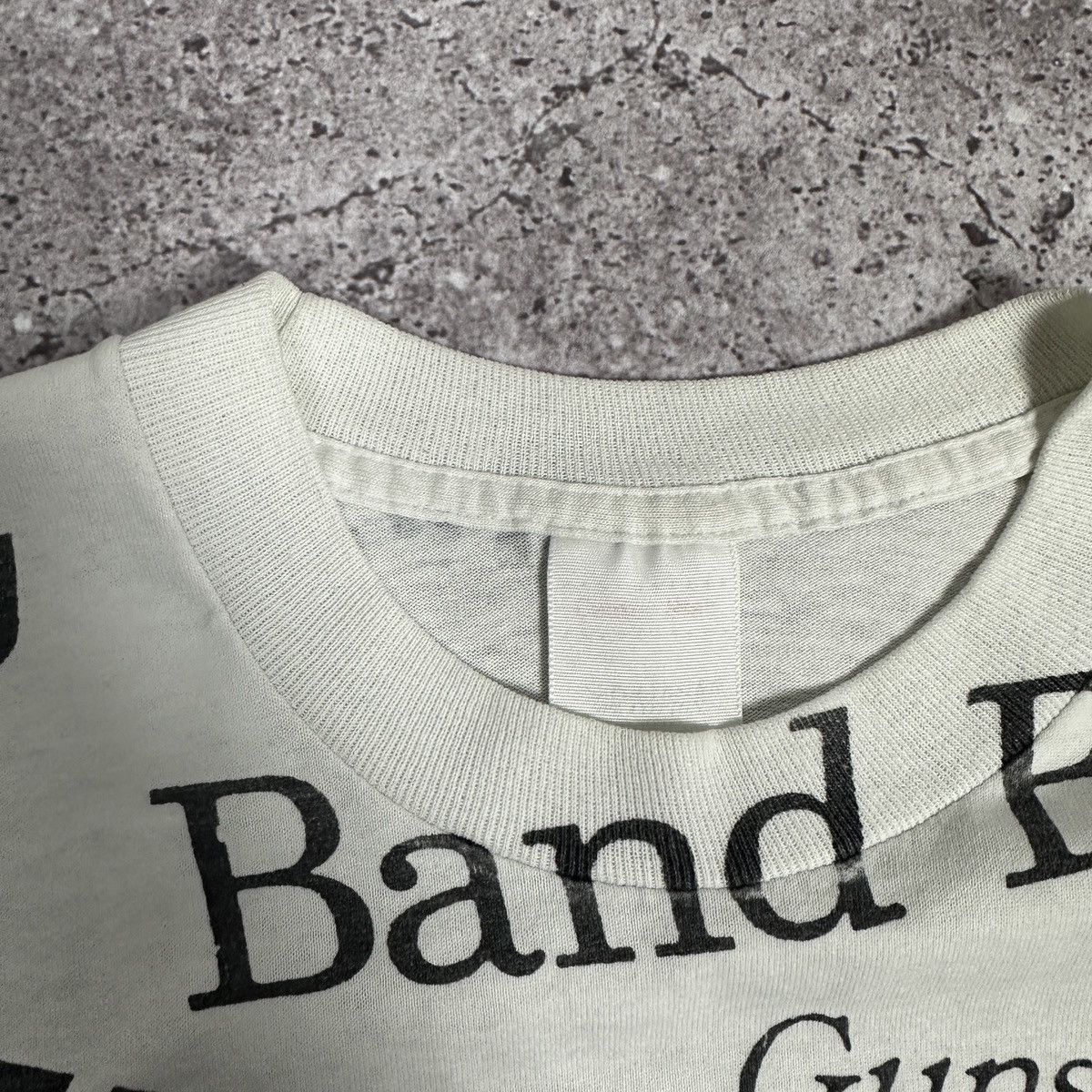 Vintage Vintage 90s Guns & Roses Brockum 1991 Alloverprint tee rock Size US L / EU 52-54 / 3 - 12 Thumbnail