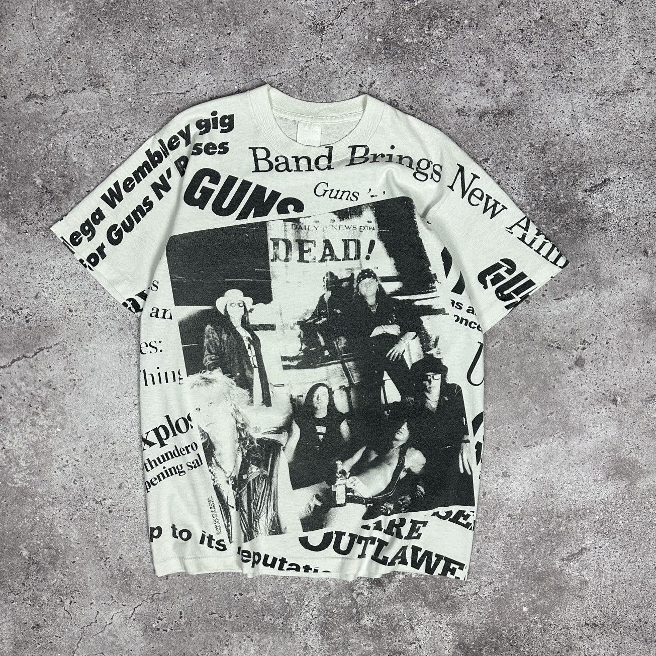 Vintage Vintage 90s Guns & Roses Brockum 1991 Alloverprint tee rock Size US L / EU 52-54 / 3 - 1 Thumbnail