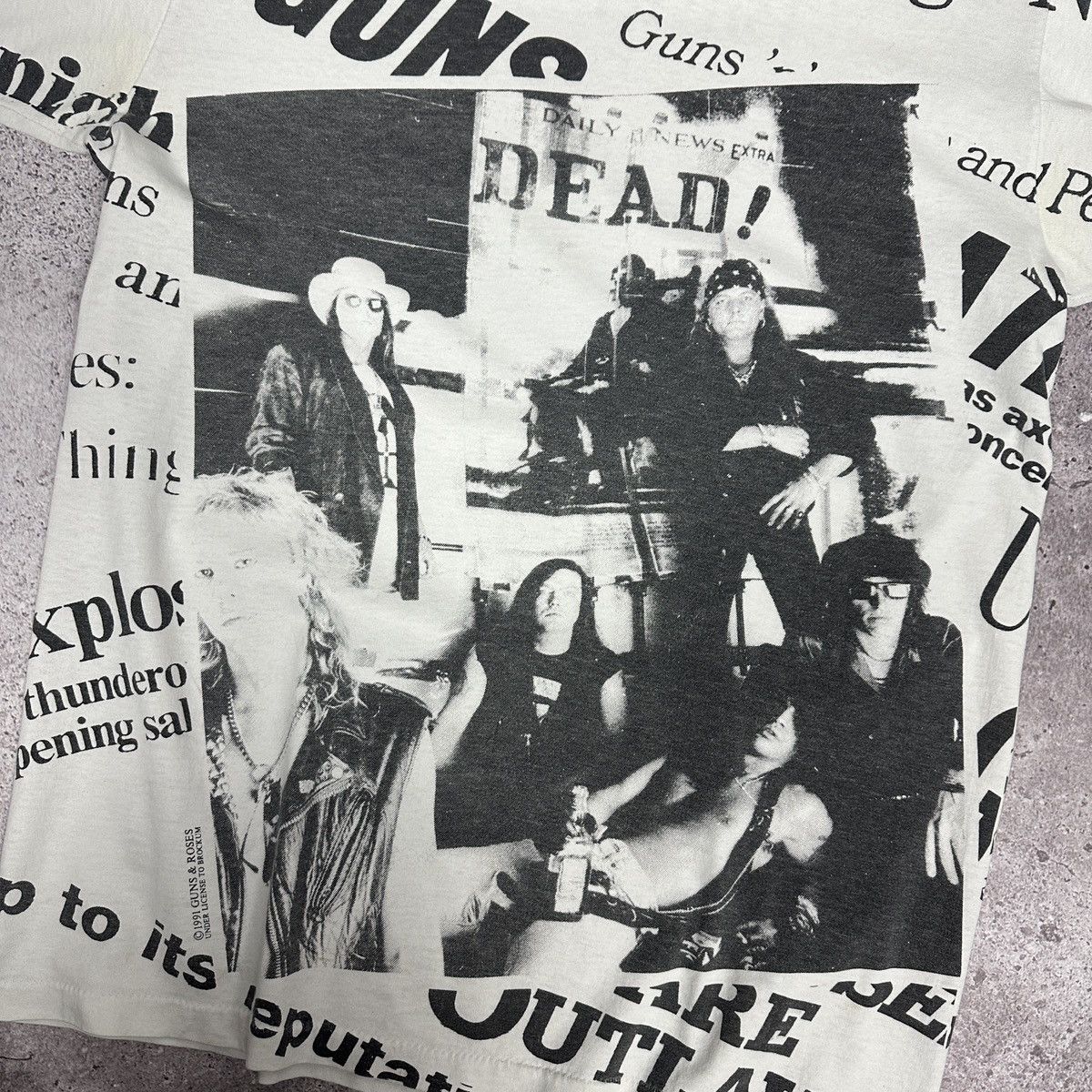 Vintage Vintage 90s Guns & Roses Brockum 1991 Alloverprint tee rock Size US L / EU 52-54 / 3 - 6 Thumbnail