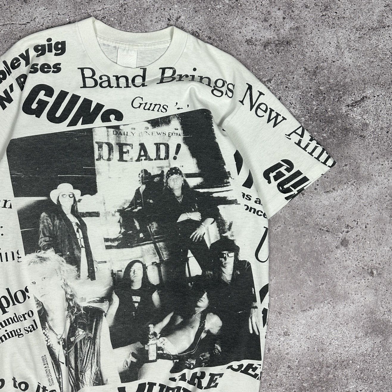 Vintage Vintage 90s Guns & Roses Brockum 1991 Alloverprint tee rock Size US L / EU 52-54 / 3 - 3 Thumbnail