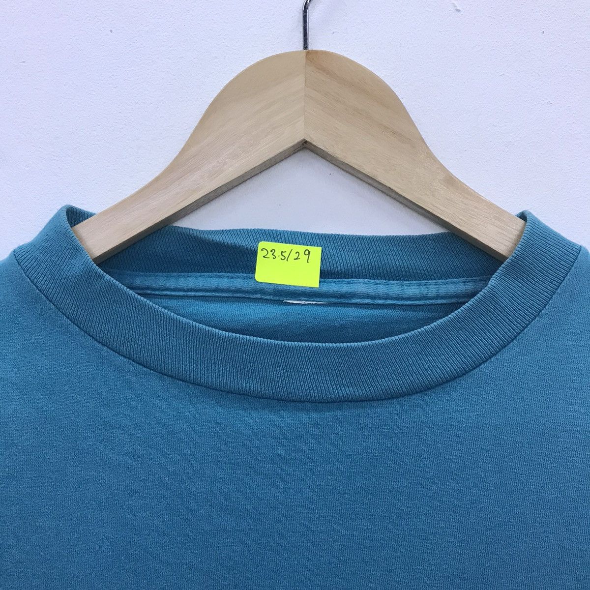 Rare!! Vintage Guess T-shirt