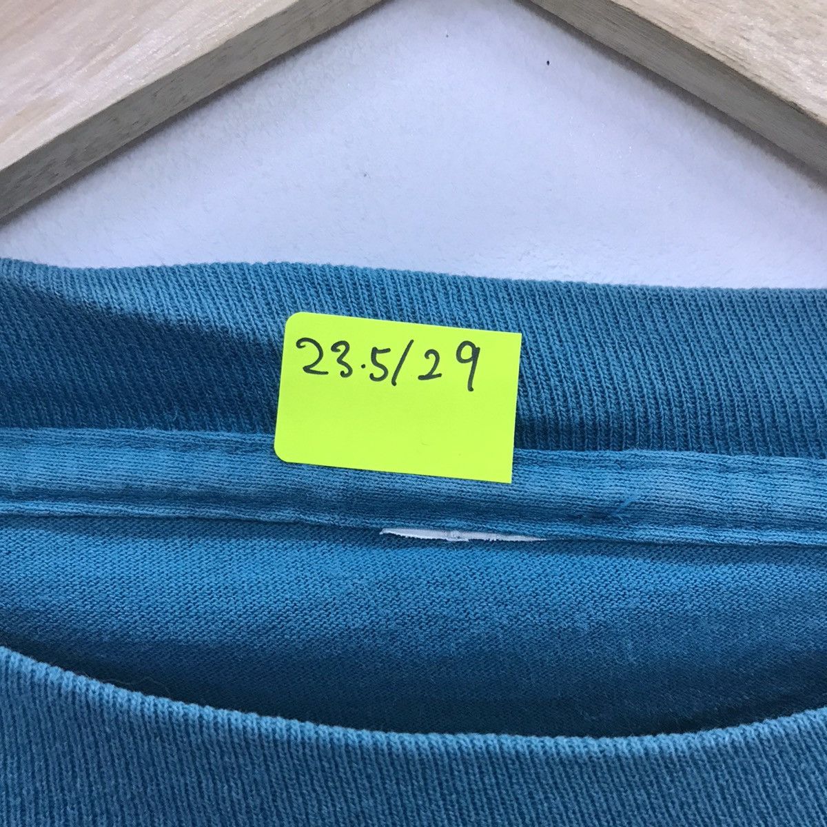 Rare!! Vintage Guess T-shirt